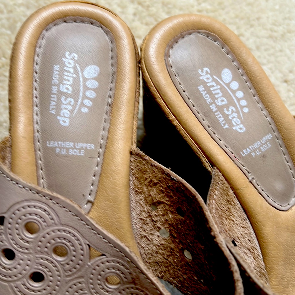 Tan Spring Step Low Wedge Sandals Like Brand New Tan Leather